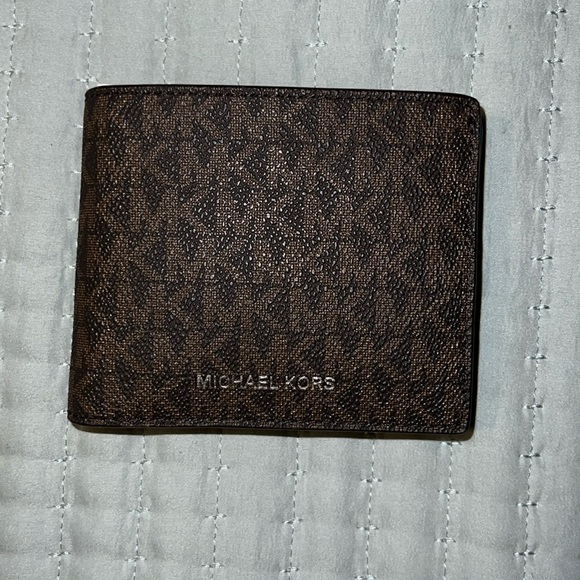 Michael Kors wallet - Picture 1 of 4